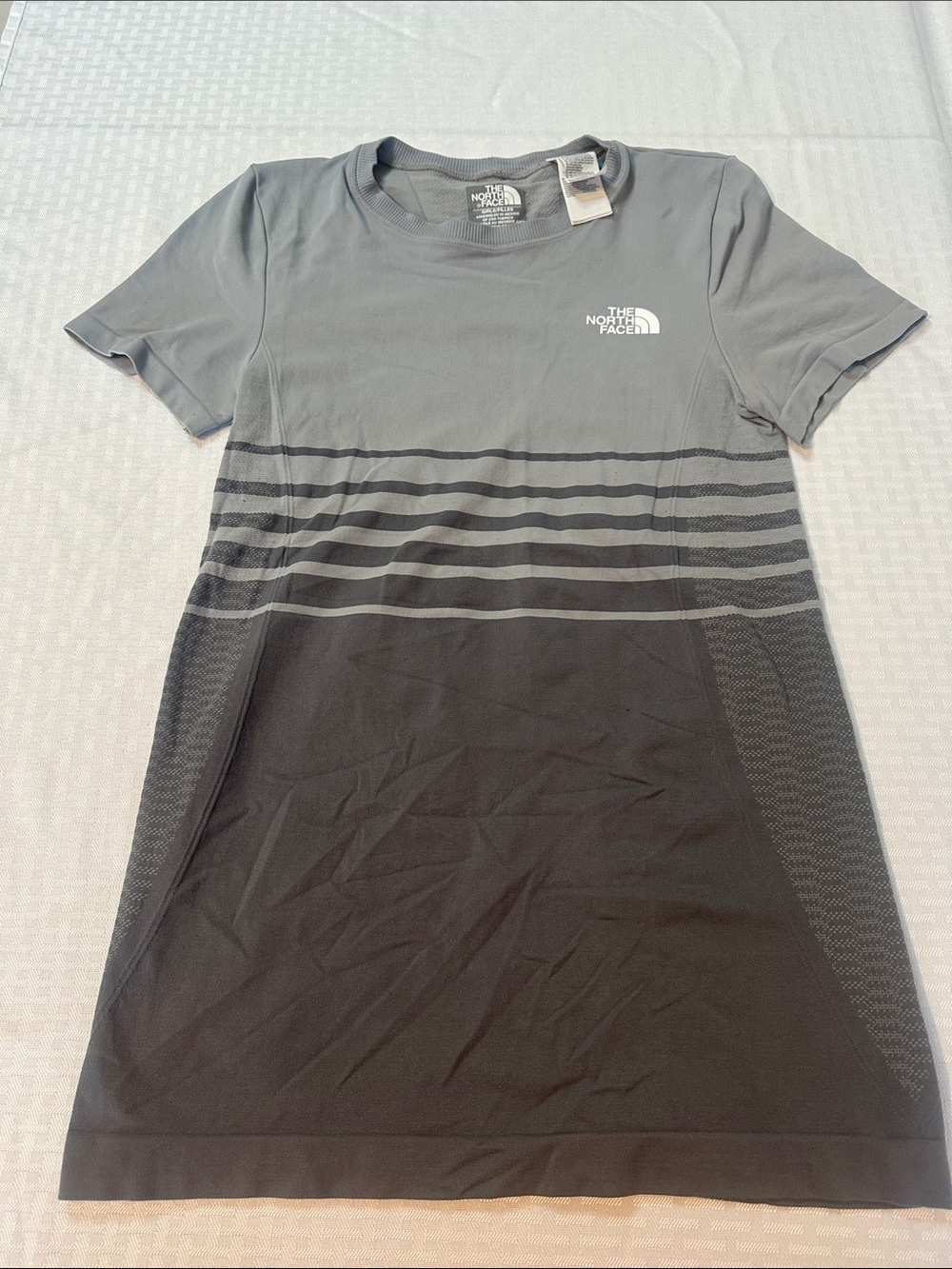 #913 The North Face Kids Short Sleeve Grey and Black Gradient Tee